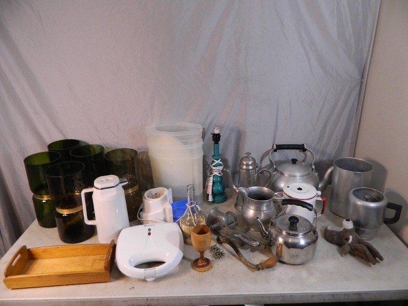 lot 73 image: Kitchen Items, Decor, More