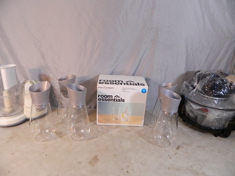 lot 84 image: Kitchen Items