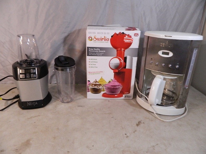 lot 87 image: Kitchen Appliances
