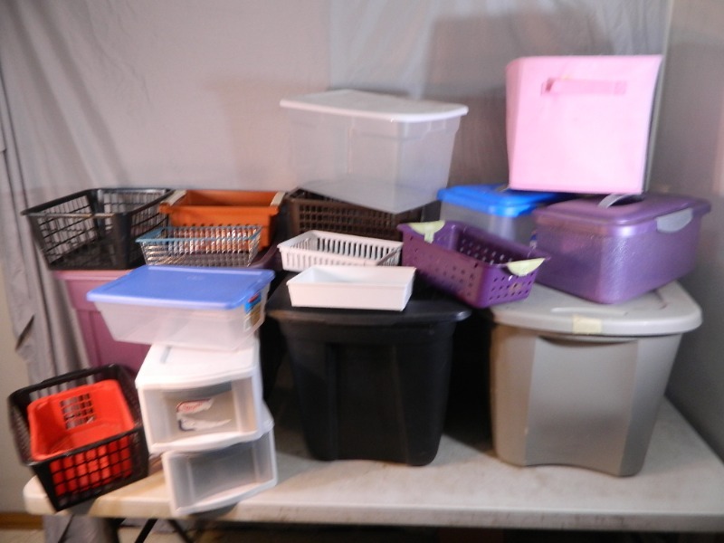 lot 100 image: Totes with Lids and Organizers