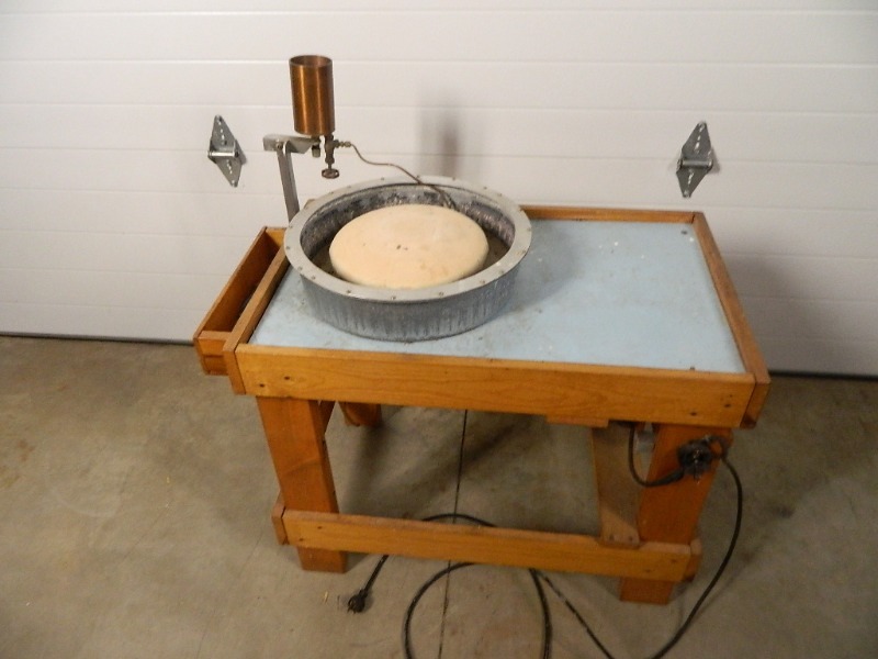 lot 1 image: Pottery Wheel With Stand