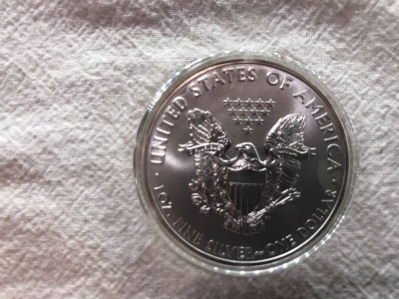 lot 100 image: 2011 1 Troy Oz .999 Fine Silver American Eagle