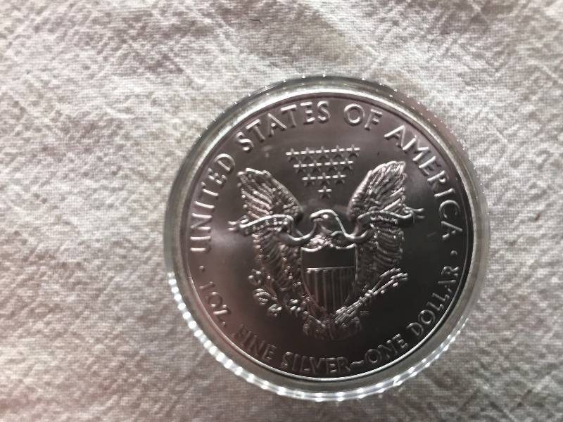 lot 101 image: 2011 1 Troy Oz .999 Fine Silver American Eagle