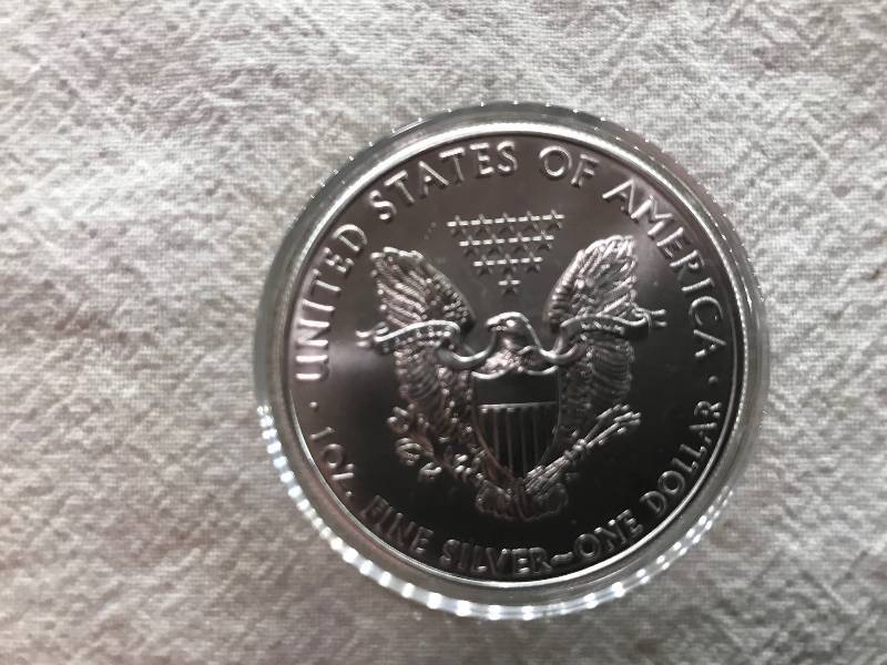 lot 103 image: 2011 1 Troy Oz .999 Fine Silver American Eagle