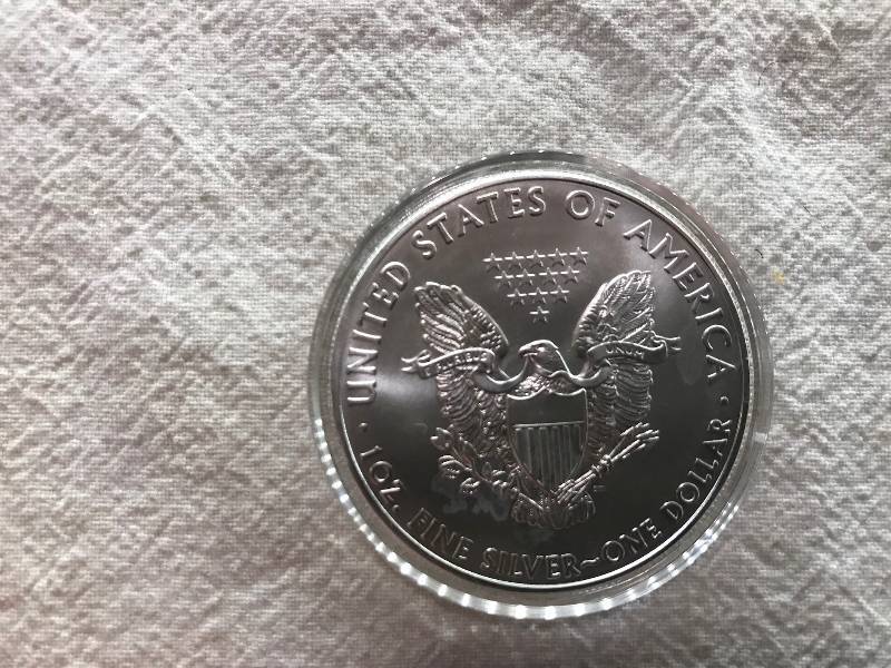 lot 108 image: 2011 1 Troy Oz .999 Fine Silver American Eagle
