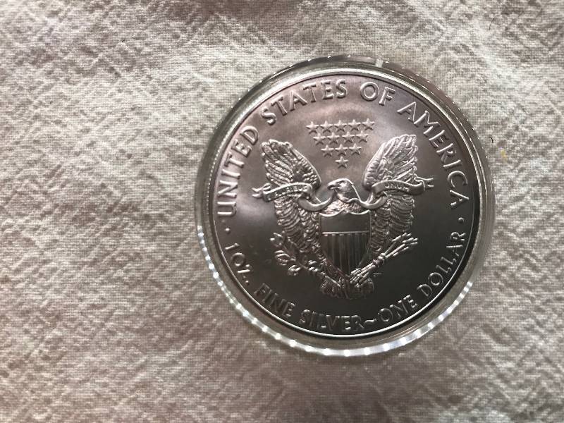 lot 110 image: 2011 1 Troy Oz .999 Fine Silver American Eagle