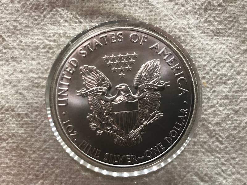 lot 111 image: 2011 1 Troy Oz .999 Fine Silver American Eagle