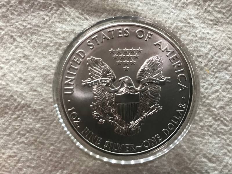 lot 112 image: 2011 1 Troy Oz .999 Fine Silver American Eagle