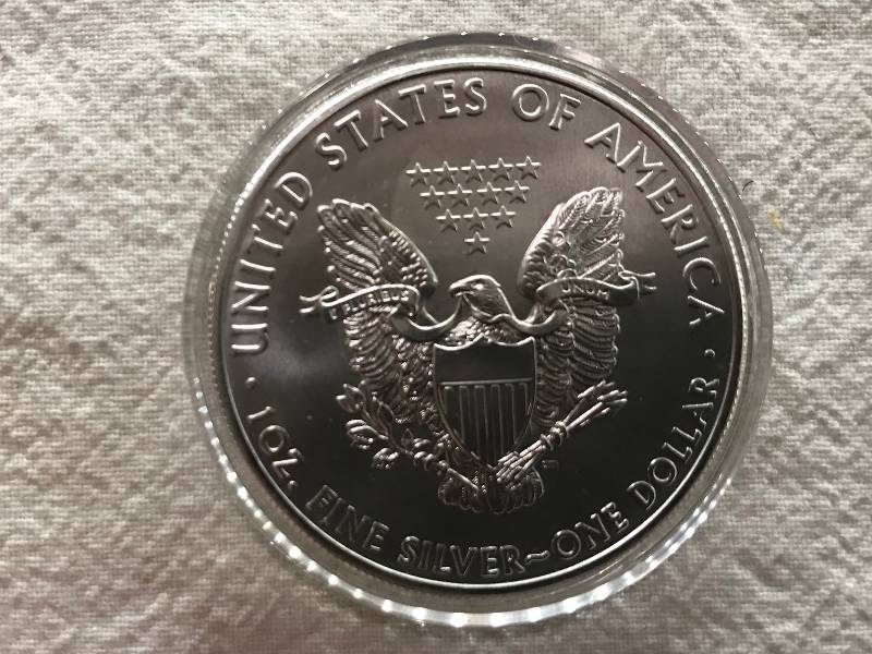 lot 113 image: 2011 1 Troy Oz .999 Fine Silver American Eagle