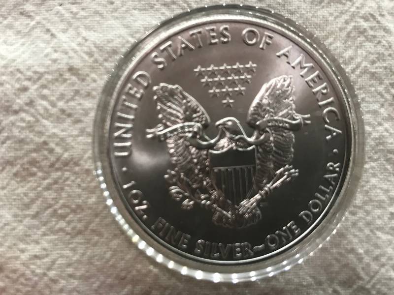 lot 115 image: 2011 1 Troy Oz .999 Fine Silver American Eagle