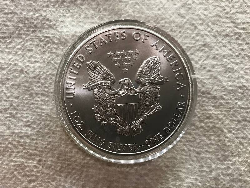 lot 118 image: 2011 1 Troy Oz .999 Fine Silver American Eagle