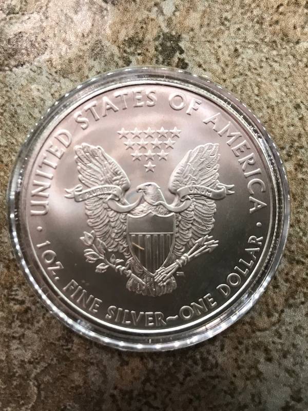 lot 122 image: 2009 1 Troy Oz .999 Fine Silver American Eagle