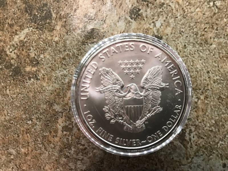 lot 124 image: 2009 1 Troy Oz .999 Fine Silver American Eagle