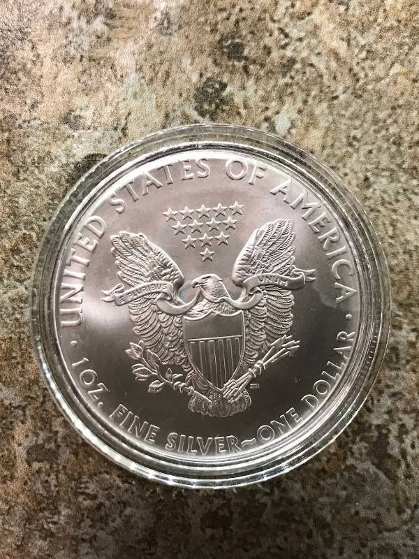 lot 126 image: 2009 1 Troy Oz .999 Fine Silver American Eagle