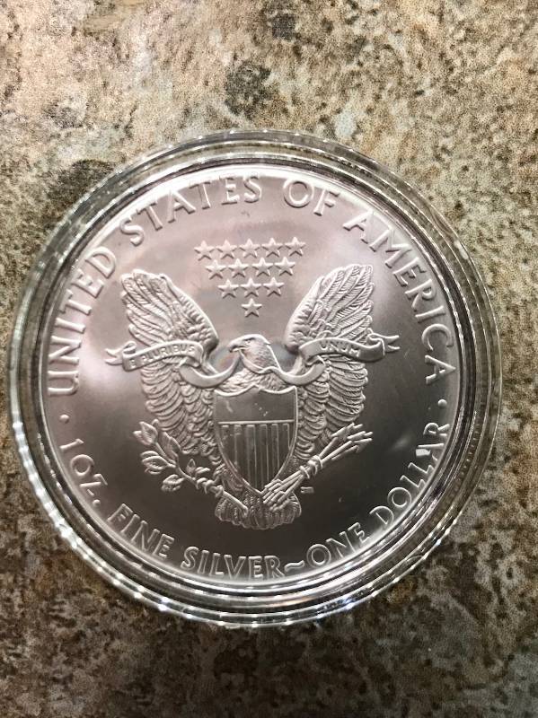 lot 128 image: 2009 1 Troy Oz .999 Fine Silver American Eagle