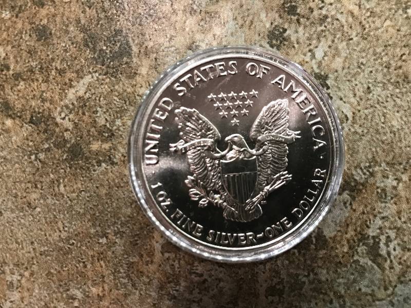 lot 134 image: 1988 1 Troy Oz .999 Fine Silver American Eagle