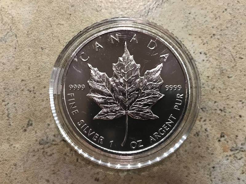 lot 220 image: 2009 1 oz. Silver Canadian Maple Leaf .9999 Fine Silver