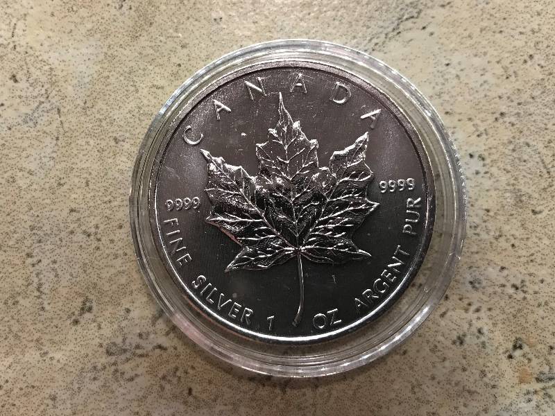 lot 221 image: 2009 1 oz. Silver Canadian Maple Leaf .9999 Fine Silver