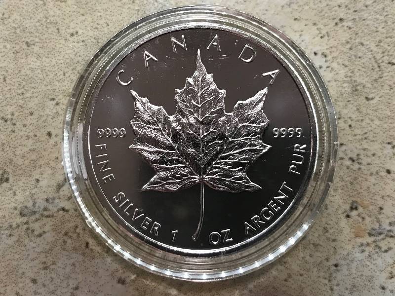 lot 222 image: 2009 1 oz. Silver Canadian Maple Leaf .9999 Fine Silver