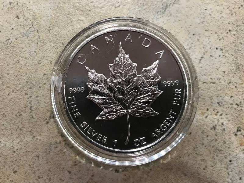 lot 223 image: 2009 1 oz. Silver Canadian Maple Leaf .9999 Fine Silver
