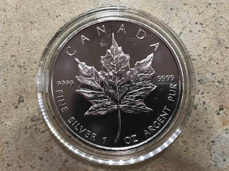 lot 224 image: 2009 1 oz. Silver Canadian Maple Leaf .9999 Fine Silver