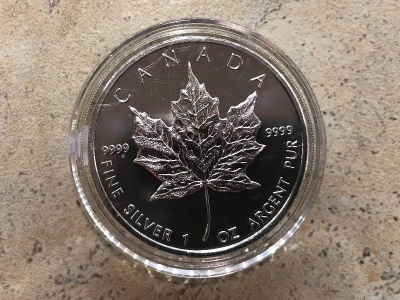 lot 225 image: 2009 1 oz. Silver Canadian Maple Leaf .9999 Fine Silver