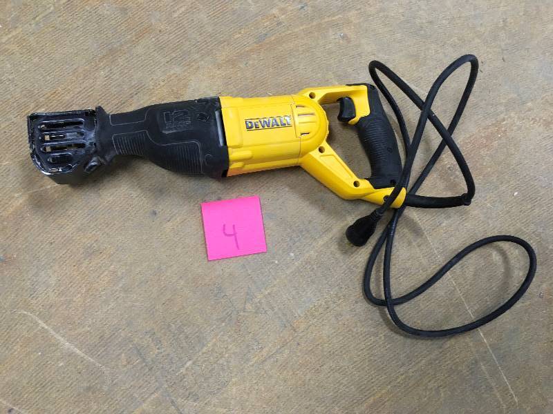 DeWalt  1-18 Stroke Reciprocating Saw used in working condition