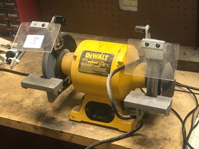 lot 8 image: DeWalt DW756 Dual-Wheel 115Volt Ben...