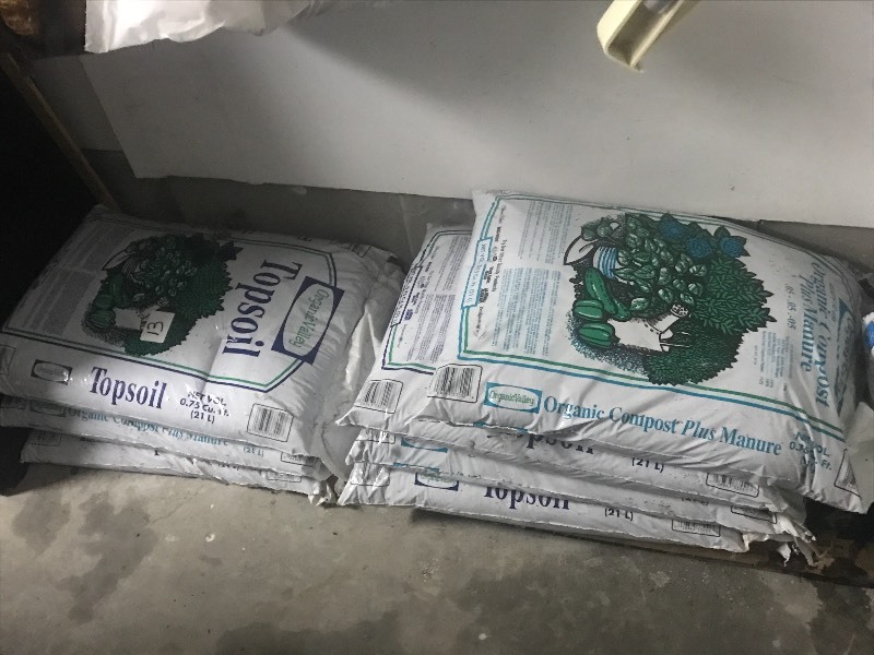lot 13 image: Lot Of (4) .75 CuFt Bags Of Top Soi...