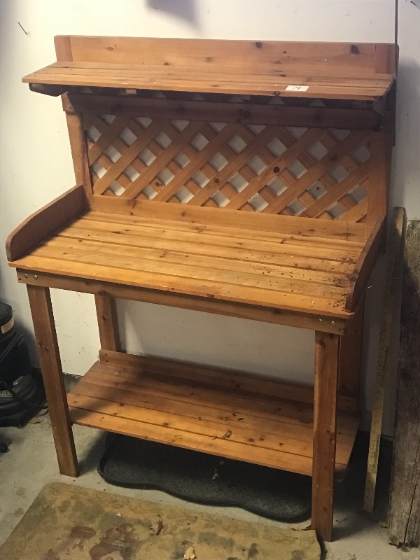 lot 14 image: 38x52 Wooden Potting Bench, In Go...
