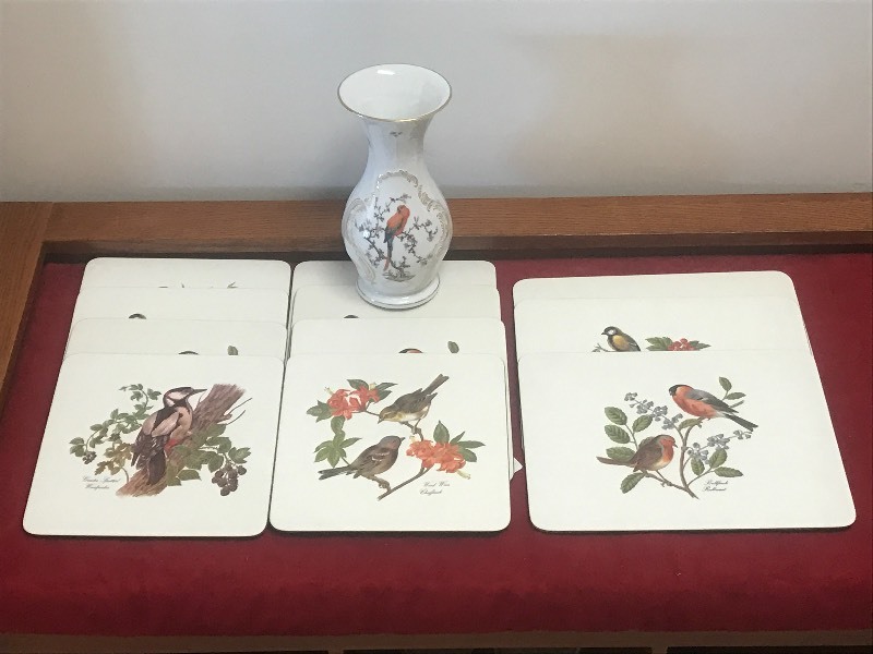 lot 66 image: Lot Of (8) Medium & (3) Large Felt-...