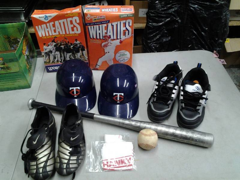 lot 15 image: MN Twins Collectibles