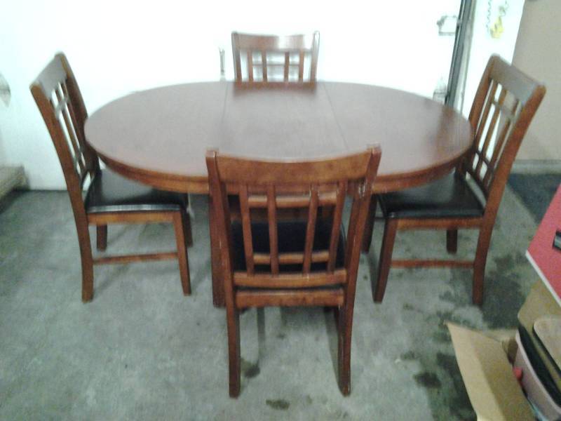 lot 32 image: Dining Set Mission Park Round With 18 Inch Leaf & 4 Chairs From Hom Furniture (New In 2015 $684)