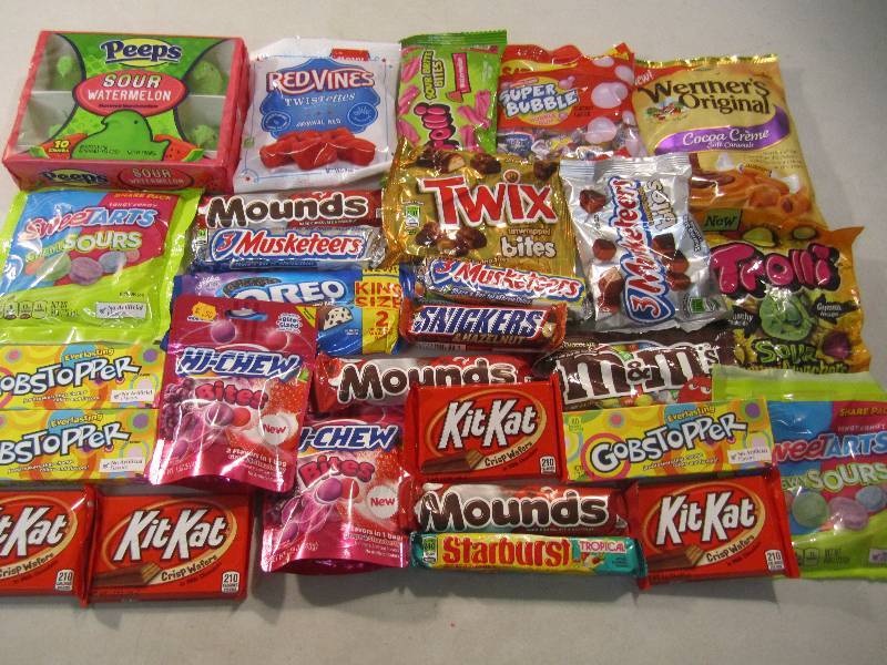 lot 322 image: Mixed Lot of Misc Candy See photos....