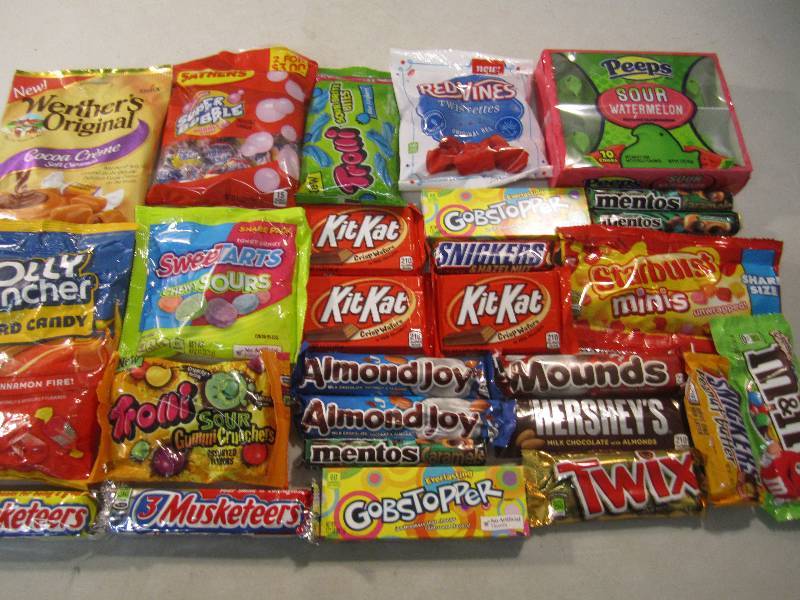 lot 324 image: Mixed Lot of Misc Candy See photos....