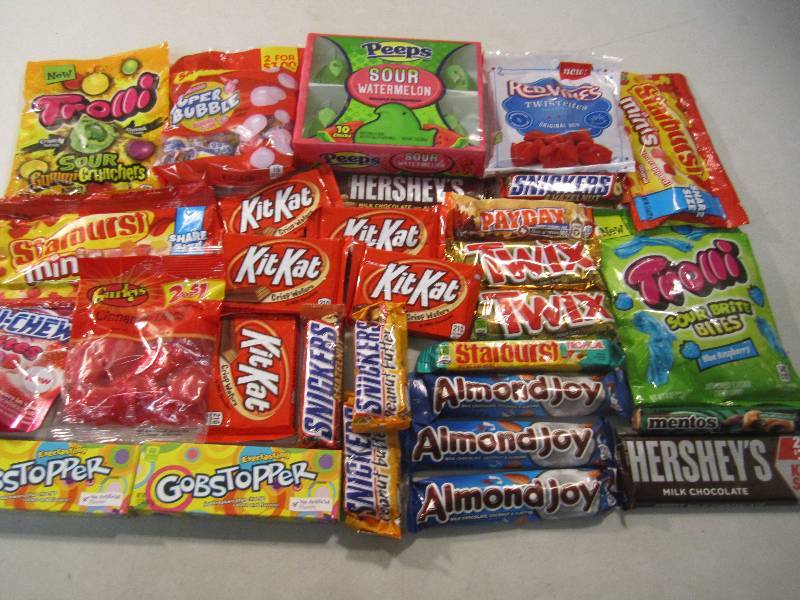 lot 325 image: Mixed Lot of Misc Candy See photos....