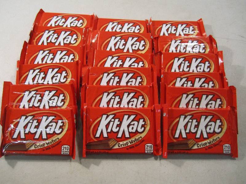 lot 329 image: Lot of 18 Kit Kat Crisp Waffers Bes...