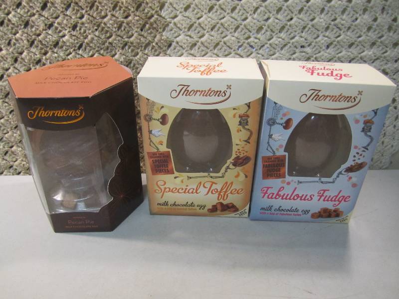 lot 330 image: Lot of 3 Thorntons Large Milk Chola...