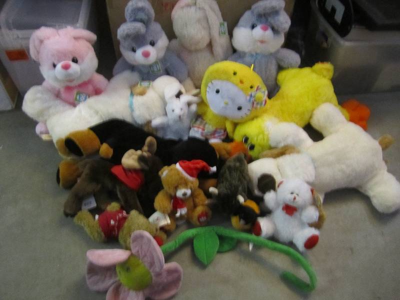 lot 332 image: Large Lot of Plush Animals Some may...