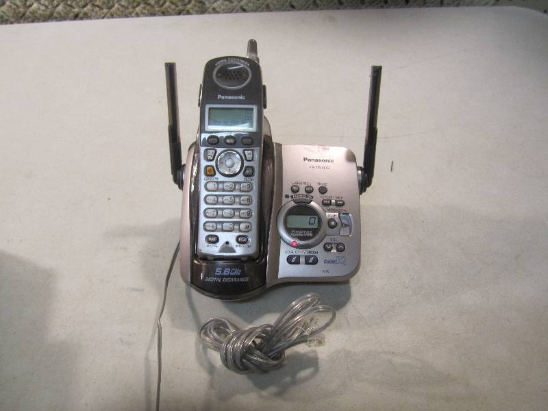 lot 338 image: Panasonic KX-TG5432 Cordless Phone ...