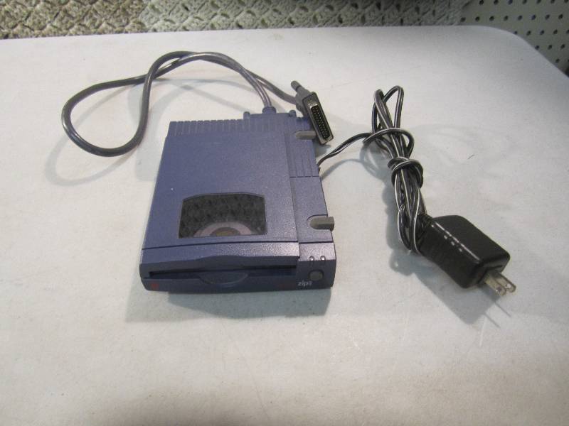 lot 340 image: Iomega Zip Drive 100 Model Z100P2 P...