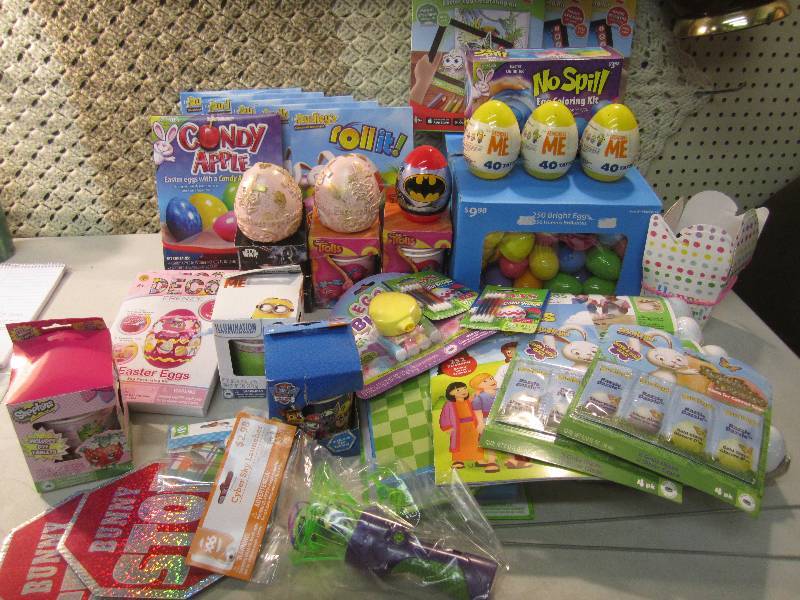 lot 344 image: Large Lot of Misc Easter Supplies e...