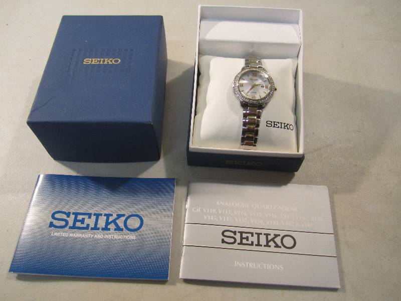 lot 13 image: Seiko Analogue Quartz Solar Watch  ...