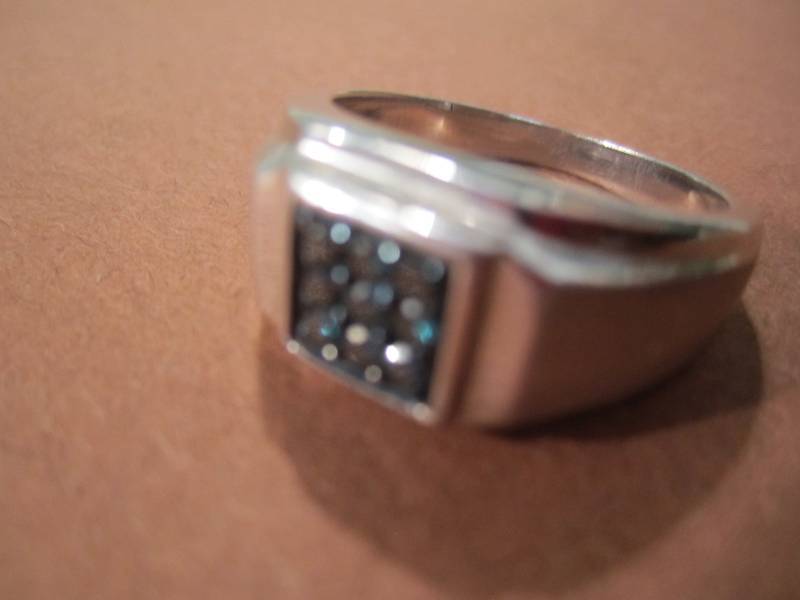 lot 29 image: Sterling Silver Ring with 9 Small S...