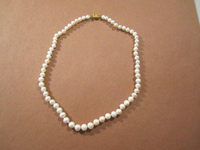 lot 35 image: PearlPearl Like Necklace Marked 14...