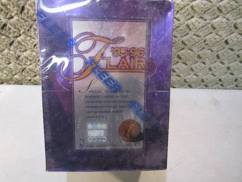 lot 51 image: 1995-96 Fleer Flair Series 1 NBA Ba...