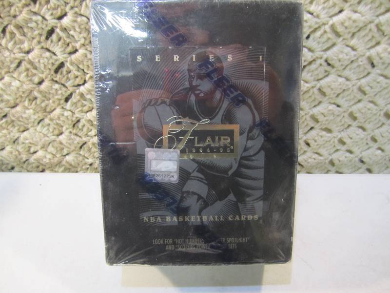 lot 52 image: 1994-95 Fleer Flair Series 1 NBA Ba...