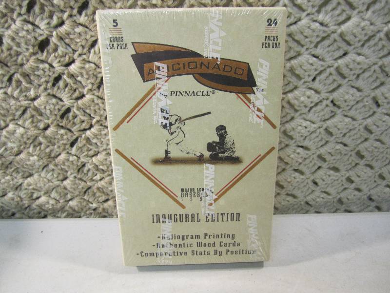 lot 61 image: 1996 Pinnacle Aficionado Edition ML...