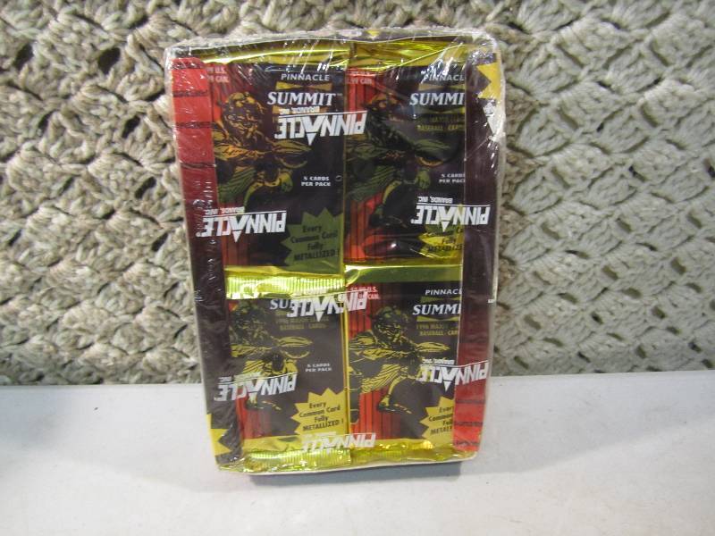 lot 74 image: 1996 Pinnacle Summit Major League B...