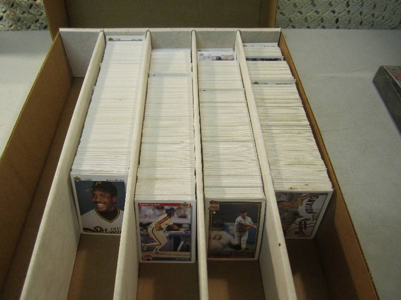lot 78 image: Box of Mixed Baseball Cards Topps U...
